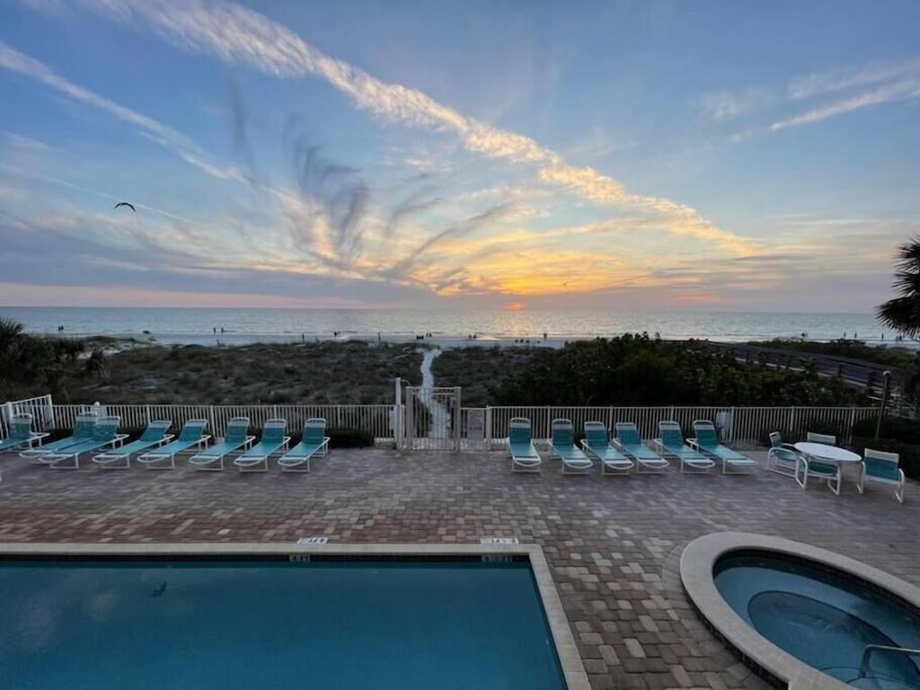 Ow 202 - Entire Oceanfront Condo - 2 Bedroom And 2 Bath Indian Rocks Beach Exterior photo